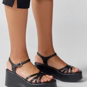 Steve Madden Crazy 30 Black Strappy Platform Heels 7.5